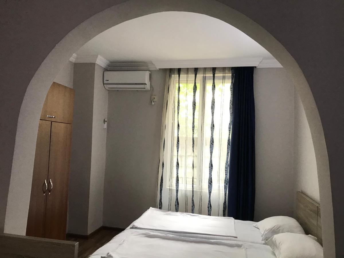 Guest House Nina 코불레티 외부 사진