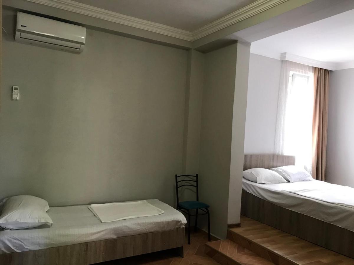 Guest House Nina 코불레티 외부 사진