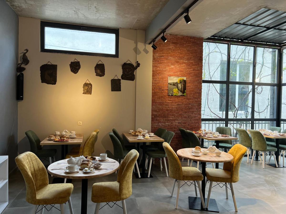 Guest House Nina 코불레티 외부 사진