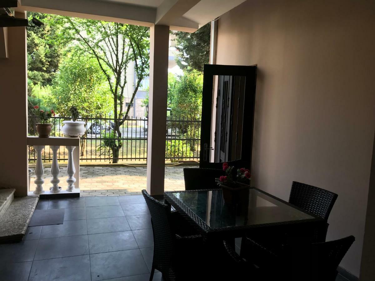 Guest House Nina 코불레티 외부 사진